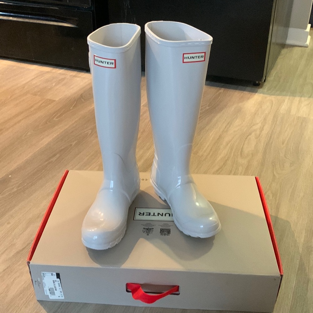 NWT White Hunter Boots Size 6
